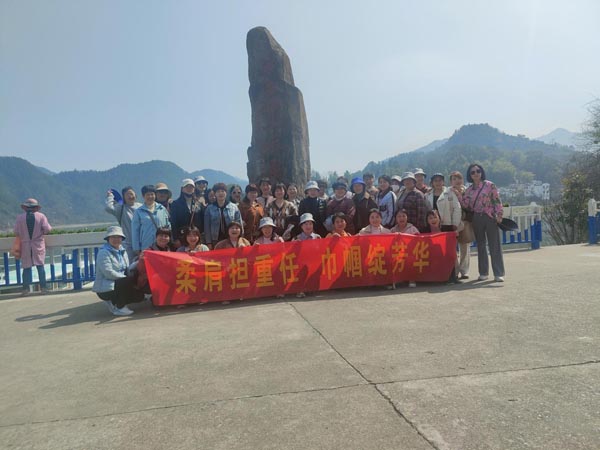 公司機(jī)關(guān)黨支部、工程服務(wù)支部聯(lián)合舉辦“三八”節(jié)主題活動(dòng)