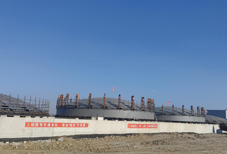 營口酸罐項目首批酸罐起罐成功